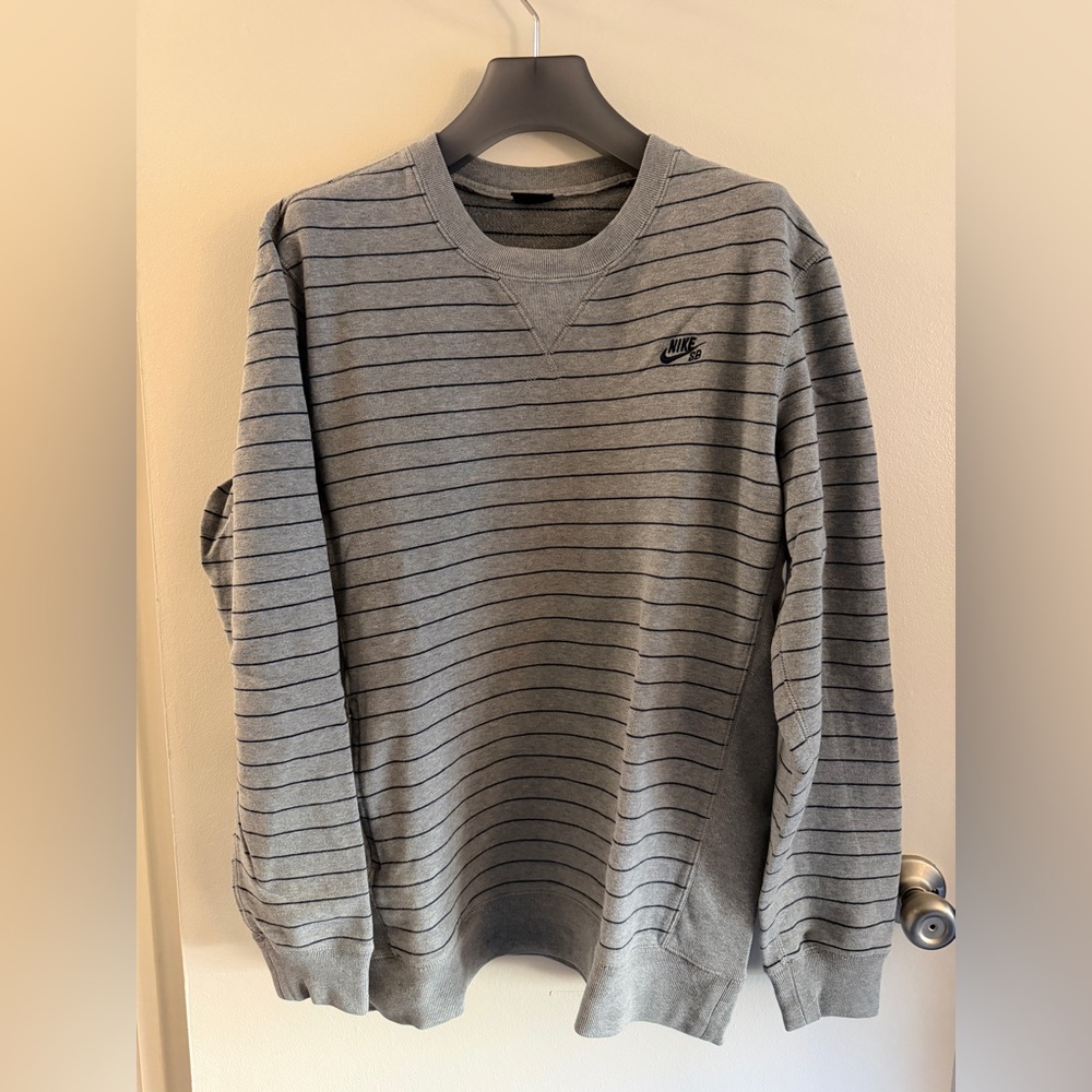 Nike SB Men's Crewneck Sweatshirt.  Size Medium (M).  Gray with Stripes